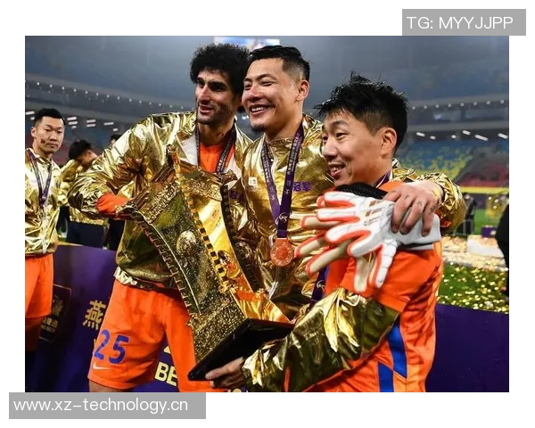 山东泰山庆祝成立32周年五次夺顶级联赛冠军八次捧足协杯奖杯